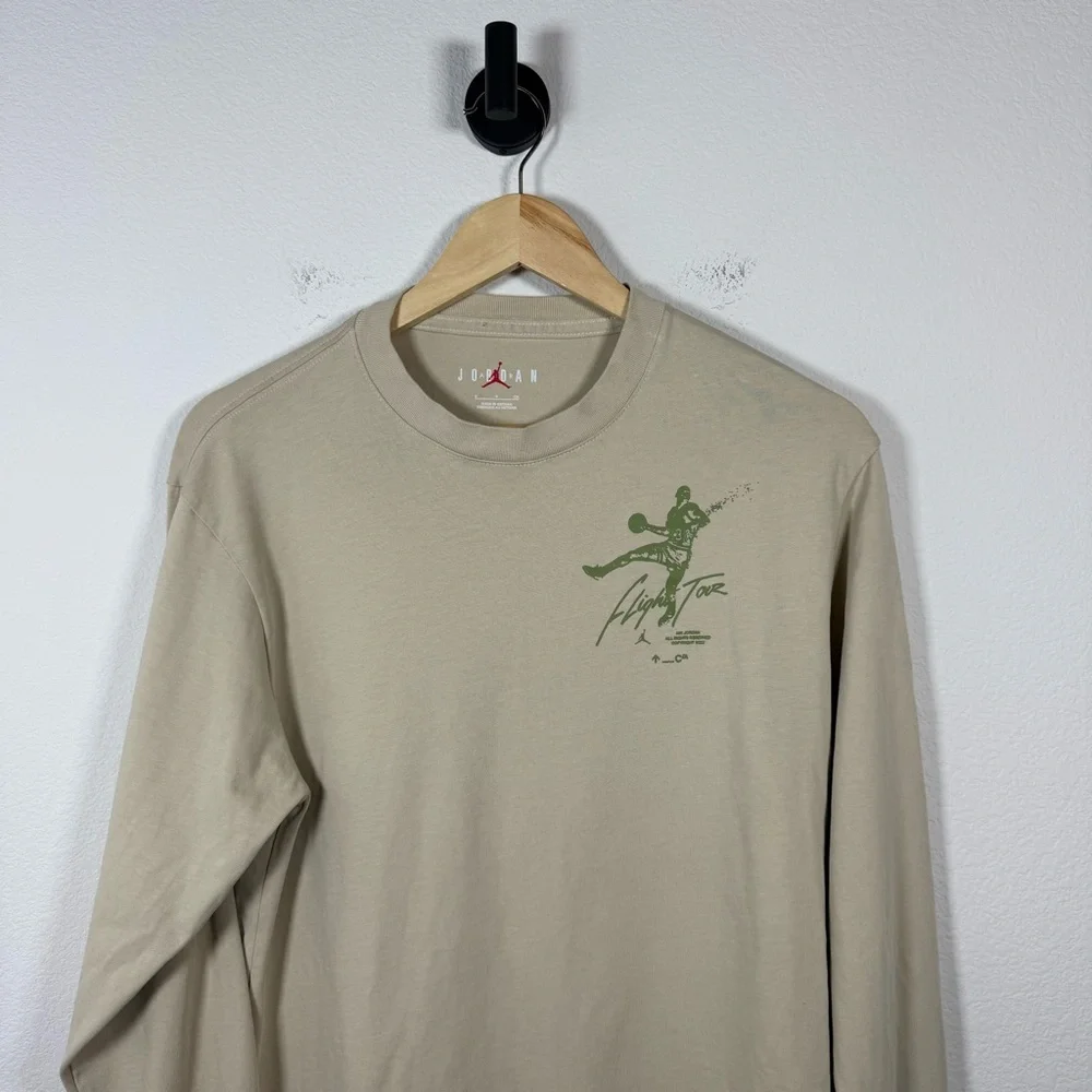 Air Jordan Men’s Flight Heritage 85 Long Sleeve Crewneck Beige/Green S